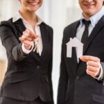 due agenti immobiliari di agenzie immobiliari italiane