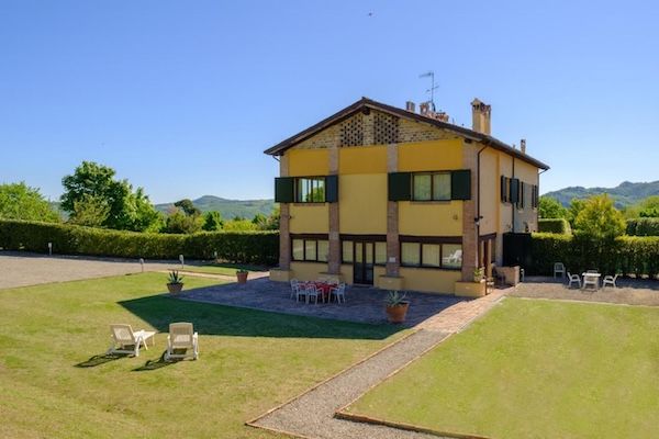 vista esterna proprietà affittacamere giardino 