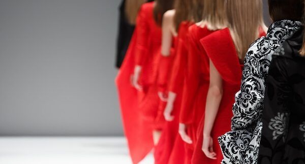sfilata di moda alta moda in italia