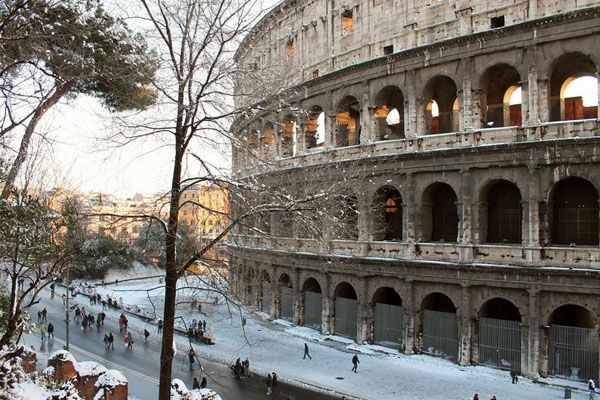 Vista del Colosseo in inverno